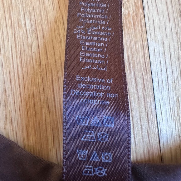 SKIMS Fits Everybody T-Shirt - Picture 6 of 11